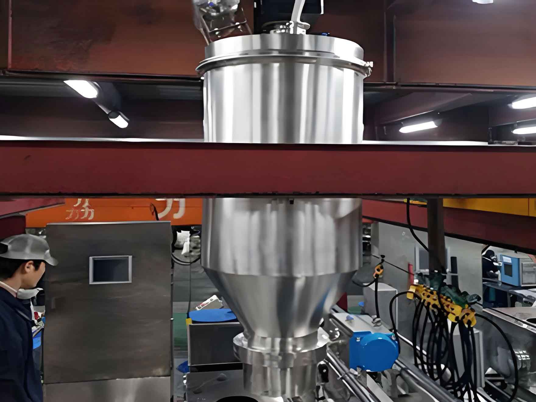 轨道式移动真空上料机（输送活性炭）